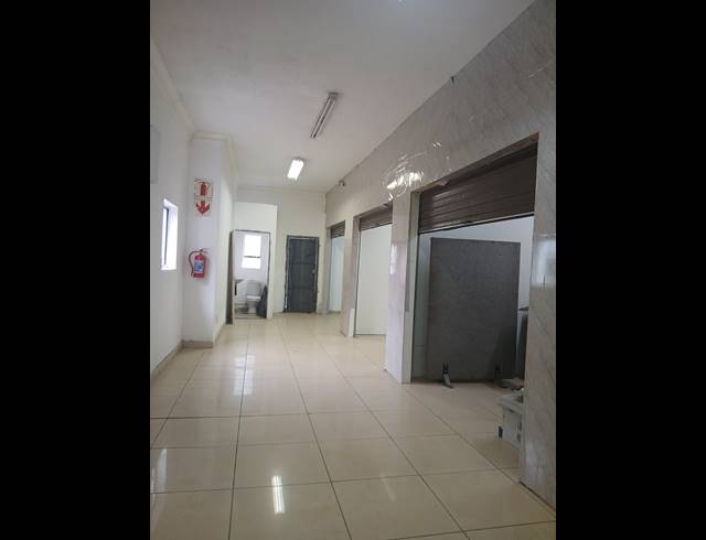 95M² BUSINESS TO LET IN ZINNIAVILLE